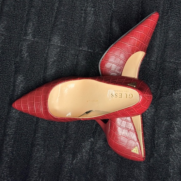 Pointed toe, classic pump - Picture 2 of 3